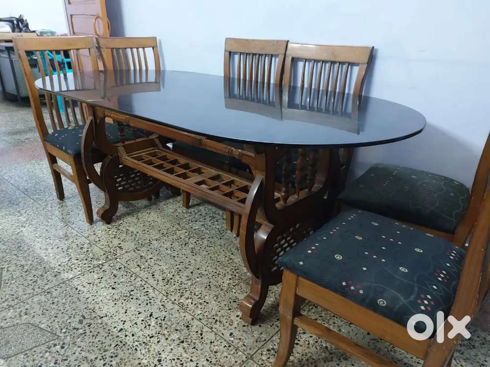 Dining table 6 seater