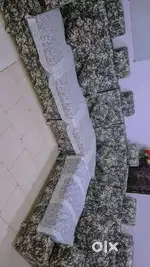 Sofa vechvano che 100 condition ma che only 6 months use che