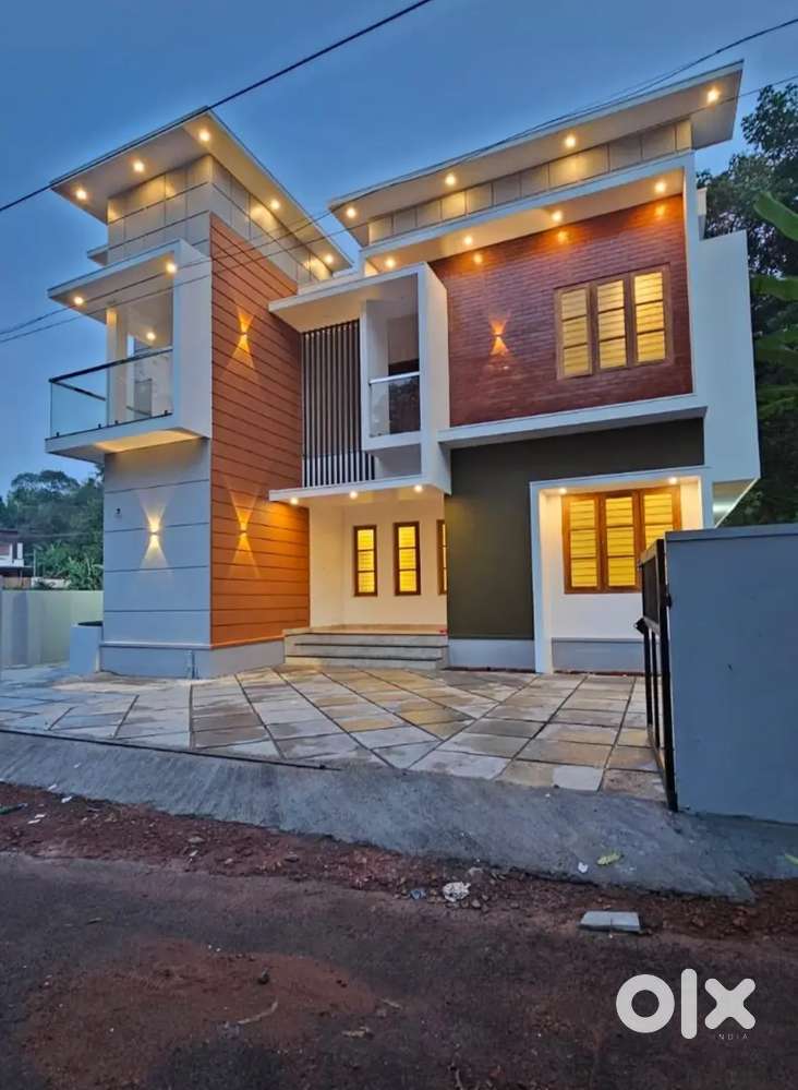 4 BHK PREMIUM LUXURY HOUSE - PUZHATHI - NR PUTHIYATHERU TOWN - 85 LAKH