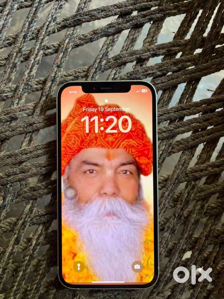 Iphone. 12