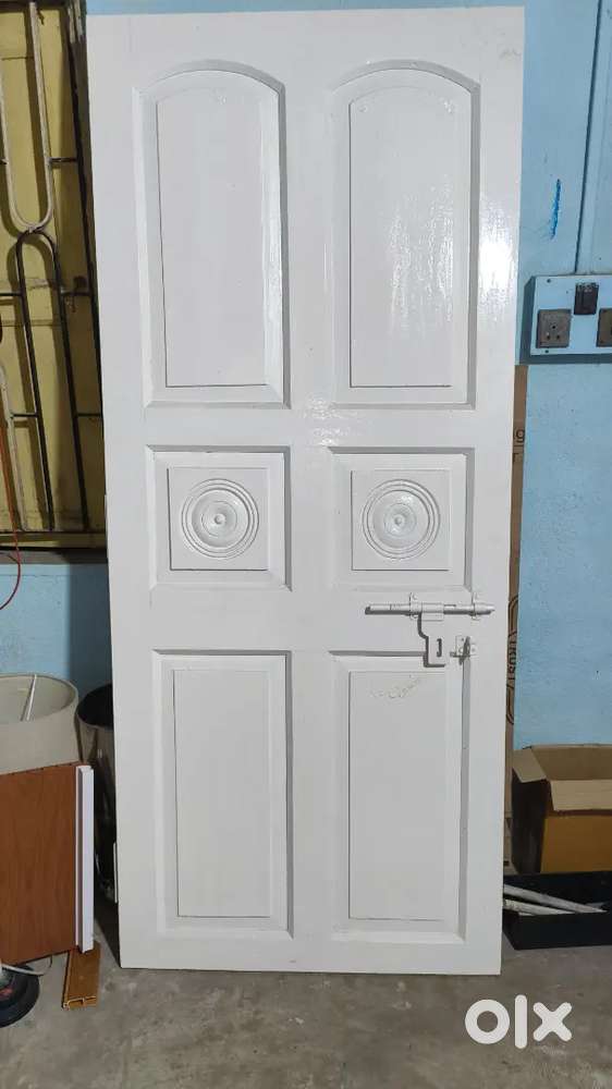 Two Wooden Doors (Size: 6'08×2'66  & 6'16x2.62)