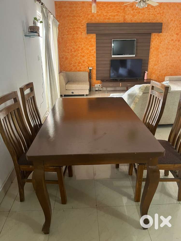 6-Seater Dining Table with 4 Chairs – Excellent Condition