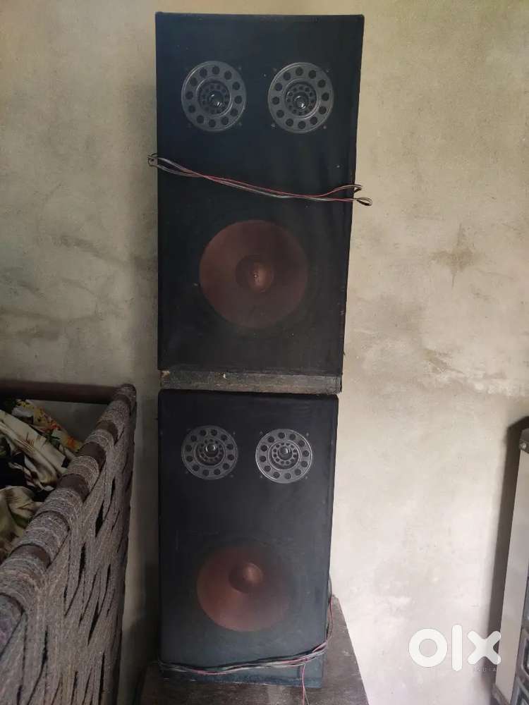 10 inch ke 2. Speaker hai 150 watt ke