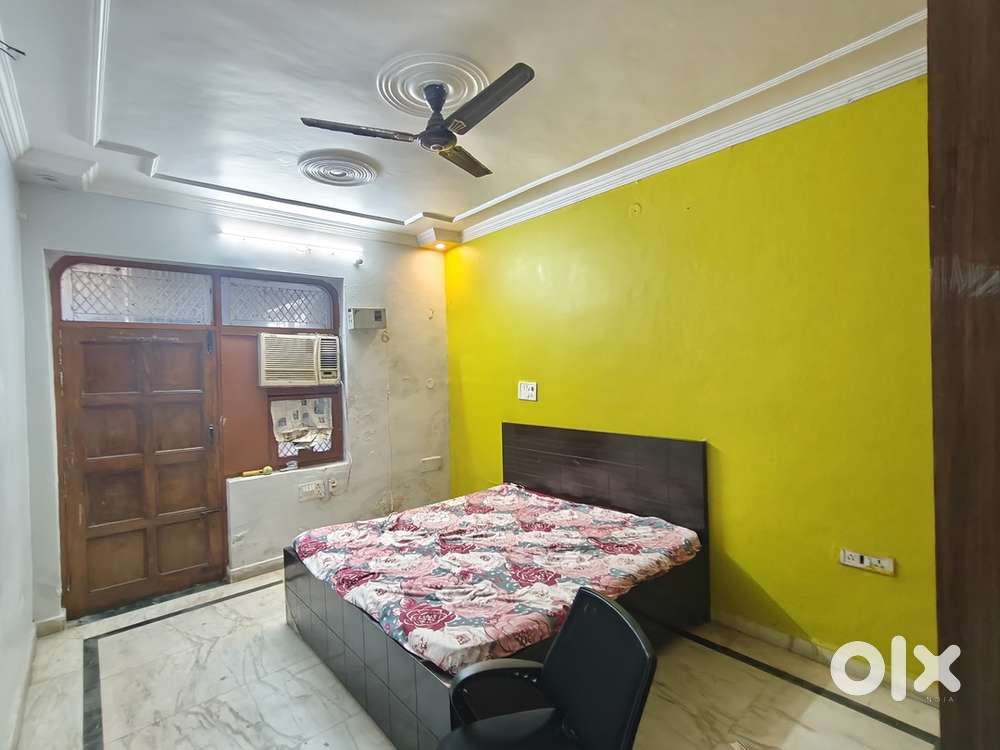 100 meter house, on 18 meter road for sale