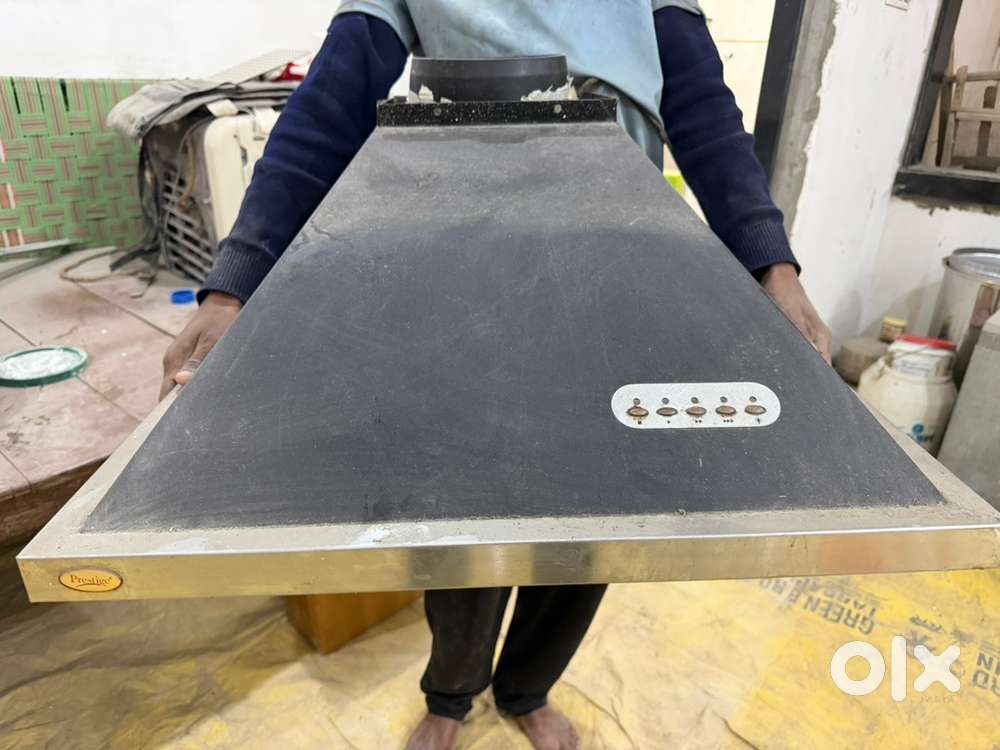 Prestige chimney with 1400 m3 suction. Fully working with baffle filte