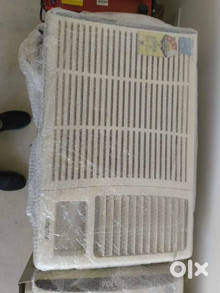 Window ac with stabilizer