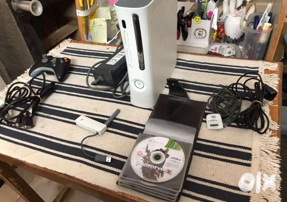 Xbox 360 white , GTA 5 , farcry 4 and 10+ games