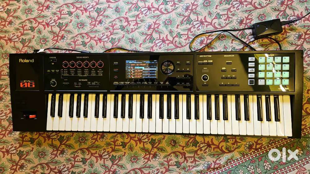 Roland FA 06 Synthesizer Keyboard
