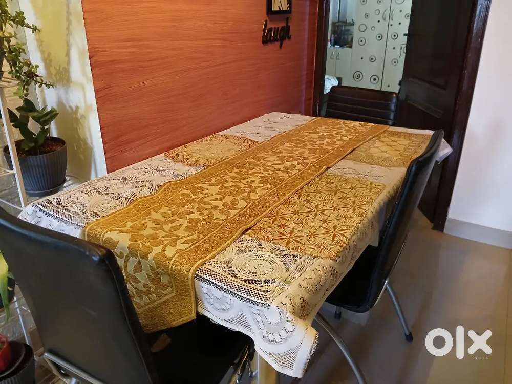4 seater Glass dinning  table and 4 chairs for sale