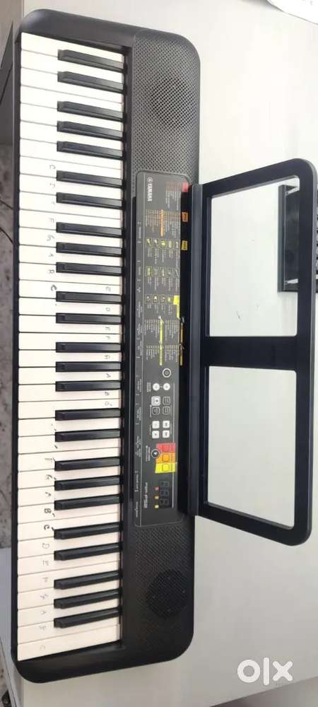 YAMAHA PIANO PSR-F52