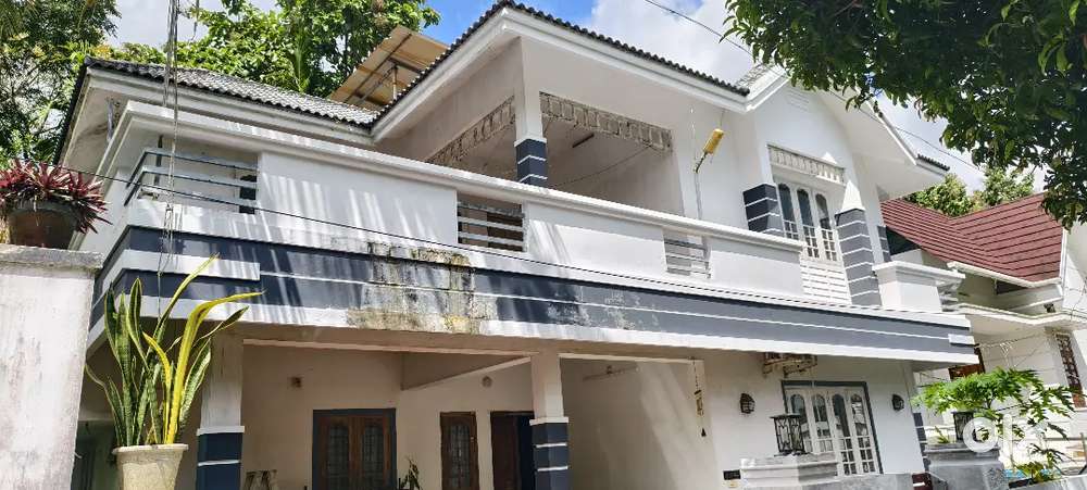 Urgent sale, vallakkunnu near Irinjalakkuda railway, NH 7