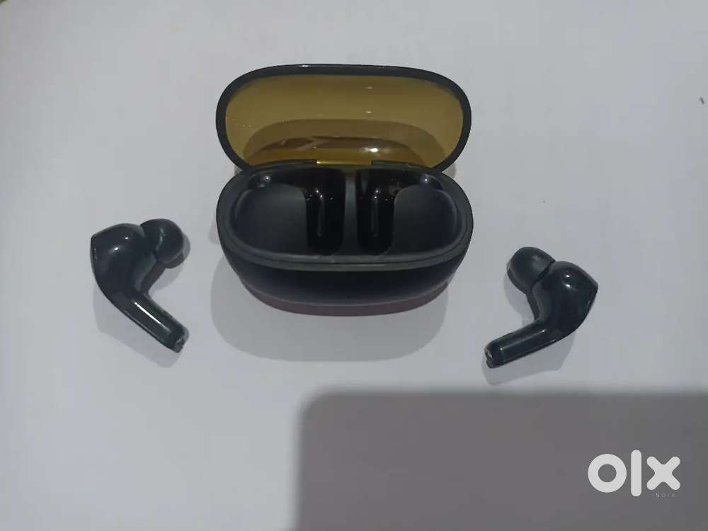 Earbuds - boat airdopes plus 311
