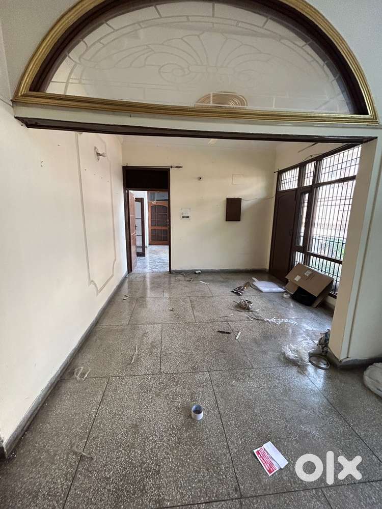 3 BHK 2 WASHROOMS SECOND FLOOR FOR FAMILY SECTOR 48 CHANDIGARH