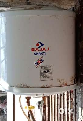 MAFAT NA BHAV MA  BAJAJ SHAKTI 10 LITER 5 STAR GYESER WITH FREE PIPE