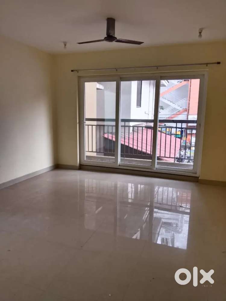 3 BHK 1ST FLOOR APPARTMENT FOR RENT KALOOR FAMMILY ONLY