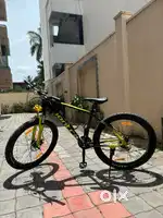 Madrock yellow