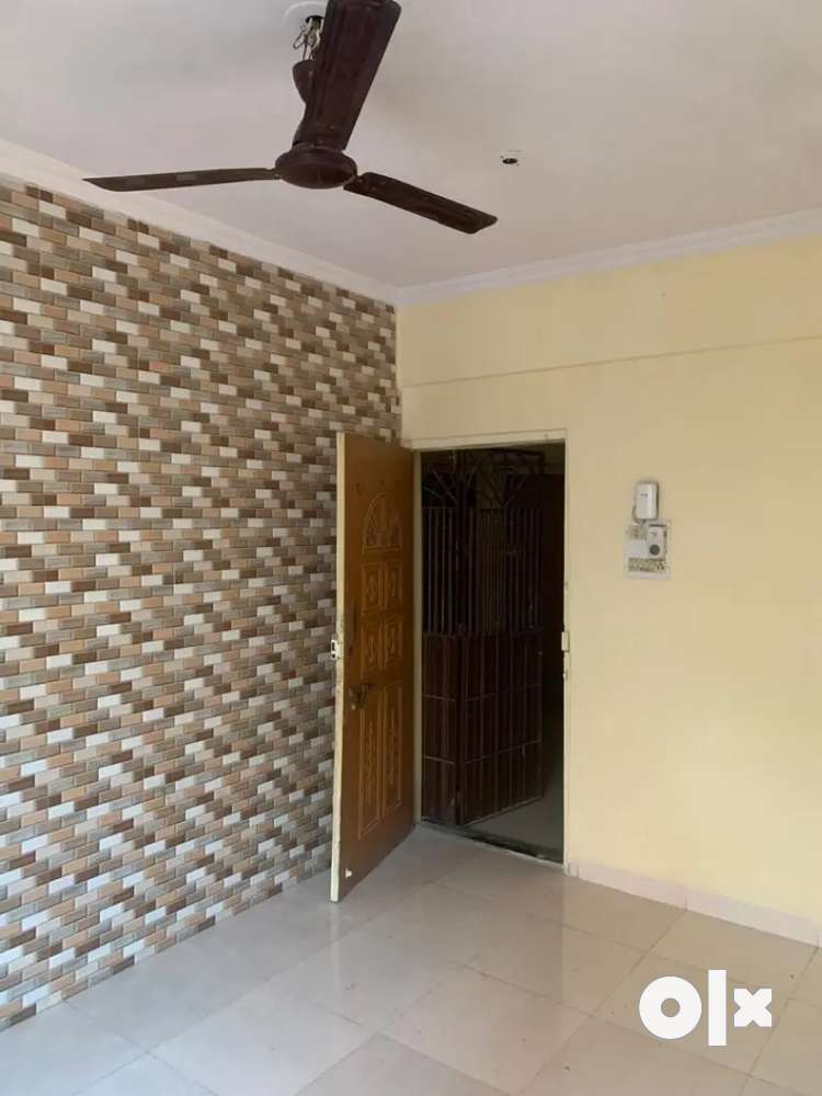 1 bhk flat havey deposit available 7 lakh investr sector 20