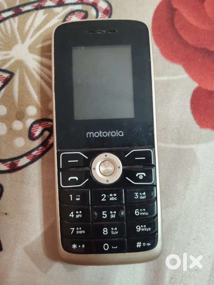 Motorola keypad mobile phone with camera
