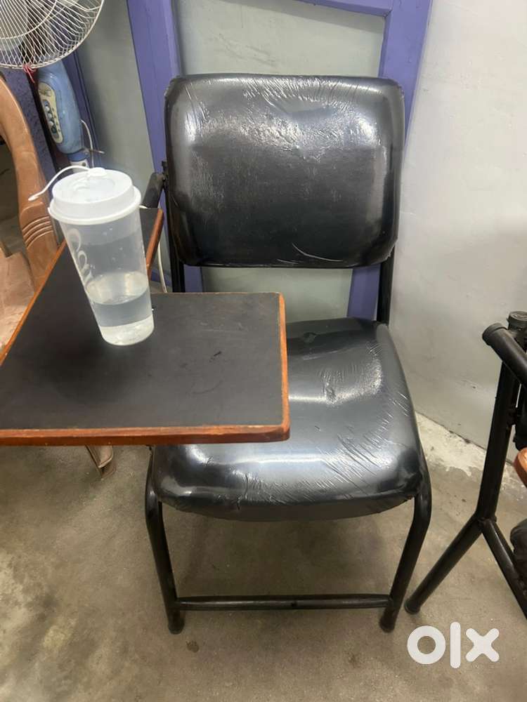 Classroom chairs with pads and one big whiteboard