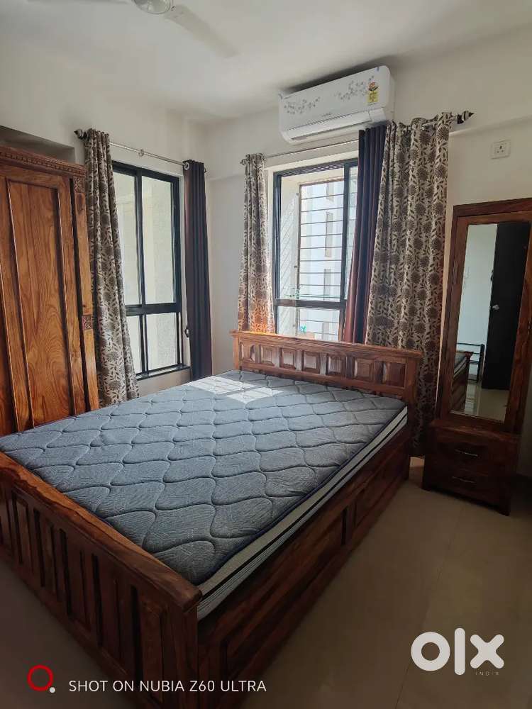 Queensize Bed with storage (Sheesham Wood )