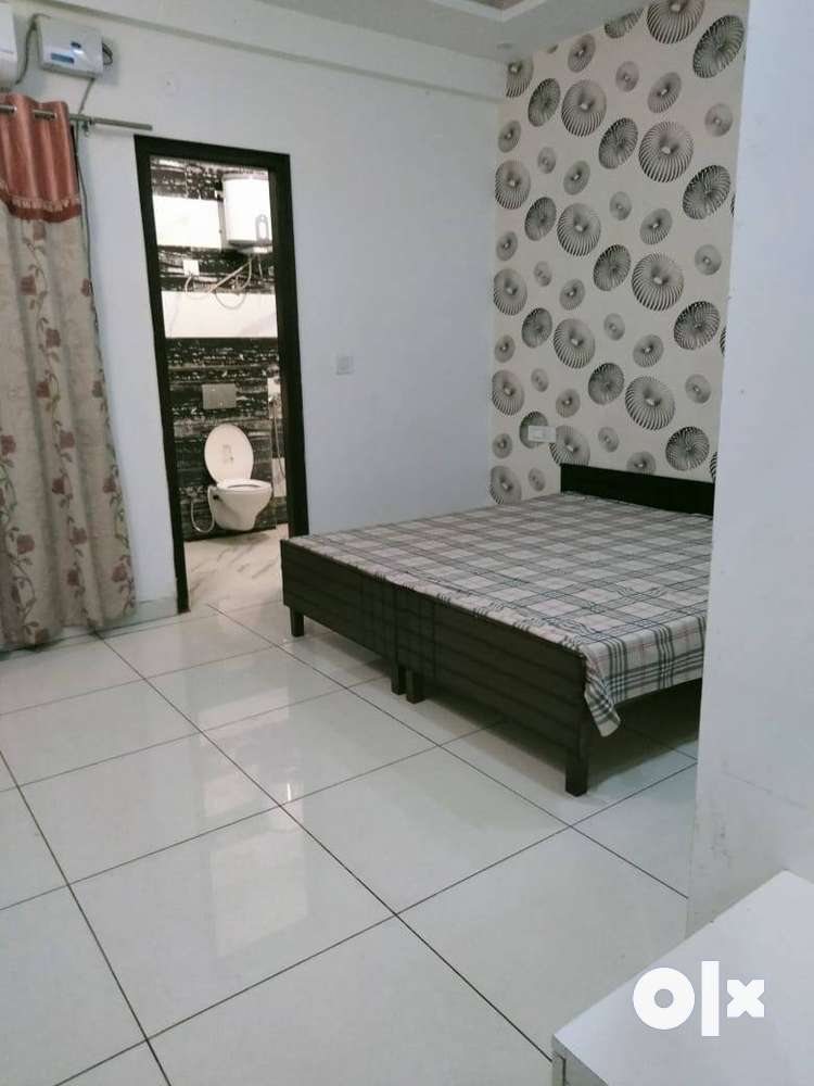 3BHK FULLY FURNISHED FLAT AT SIGMA CITY
