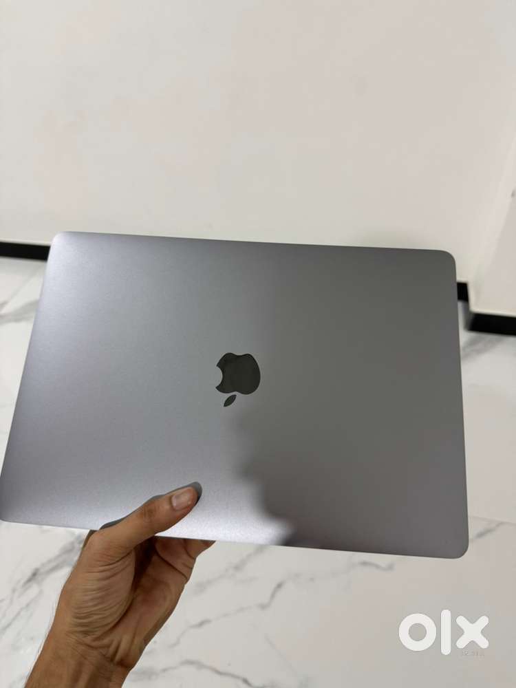 Macbook air M1 chip 8/256gb