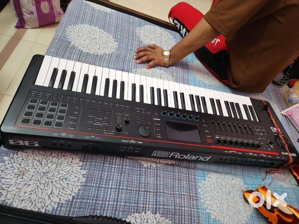New keybord  roland fantom 06 . 3  months wranty. . Keyobord
