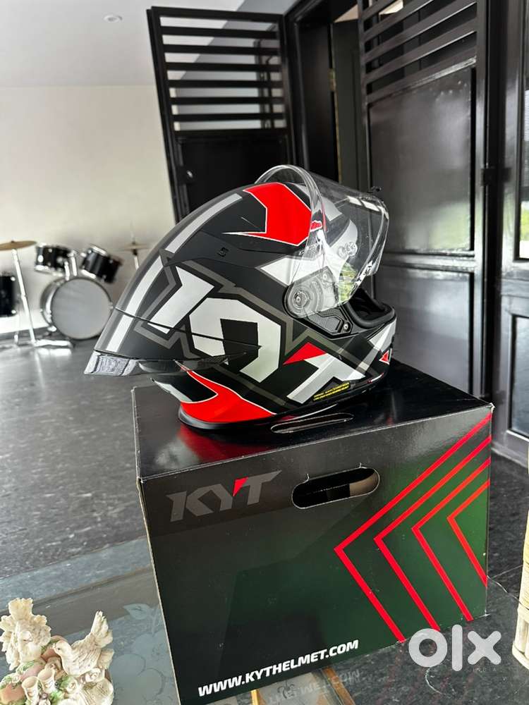 KYT TT-REVO Full-Face Helmet – Size L (59-60 cm) – Excellent Condition