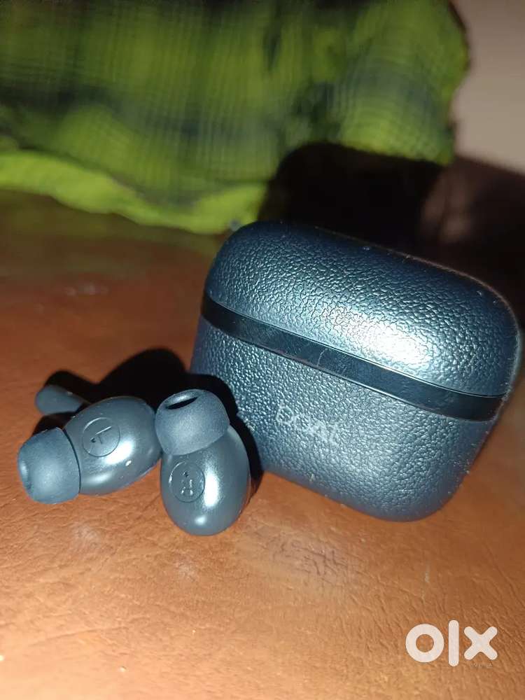 Boat earbuds hight quality sound wala 800rs