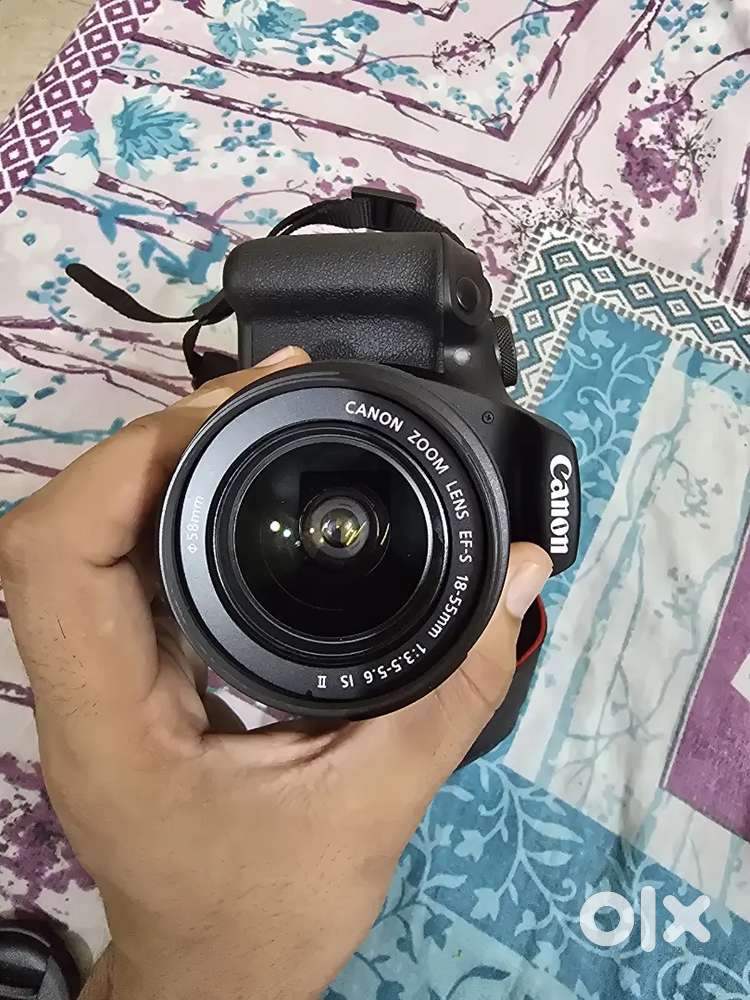 DSLR CAMERA