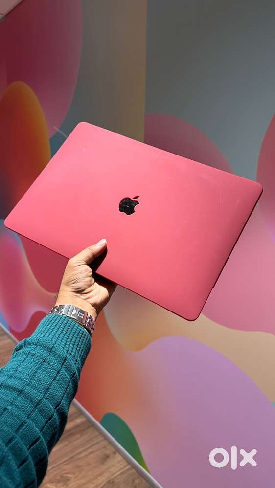 MacBook Pro - i9/16gb/500gb SSD/4gb graphics with premium laptop case