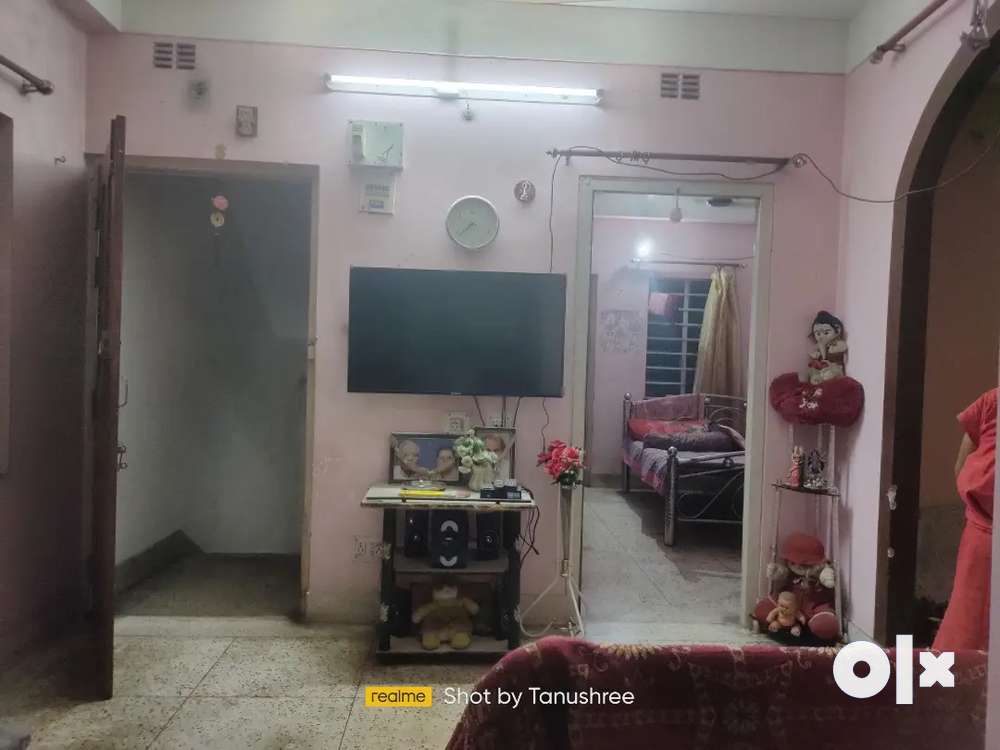 3bhk flat with covered garage available in prime location