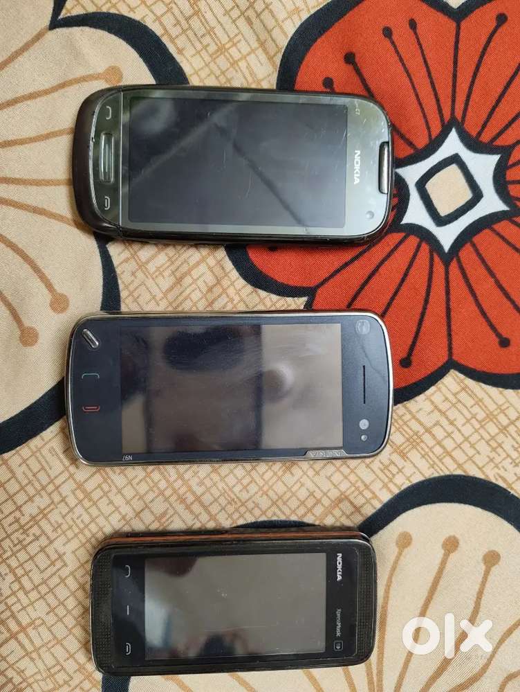 All vintage phones E series N series keypad phones and nokia sliders