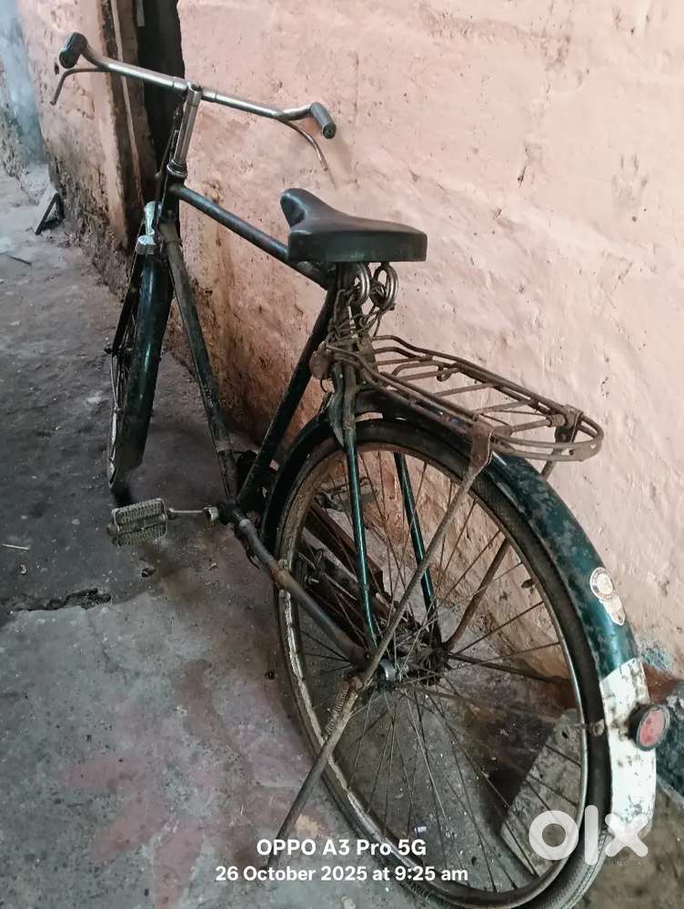Good  condition only back tyre kharp achi