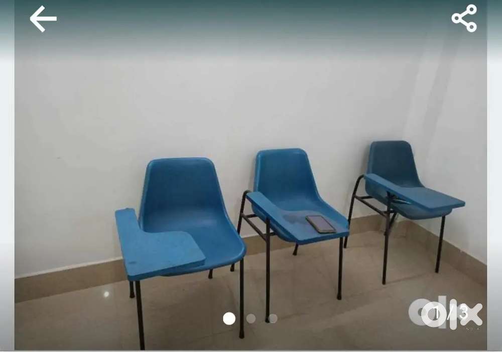 COMFORTABLE STUDENTS CHAIR