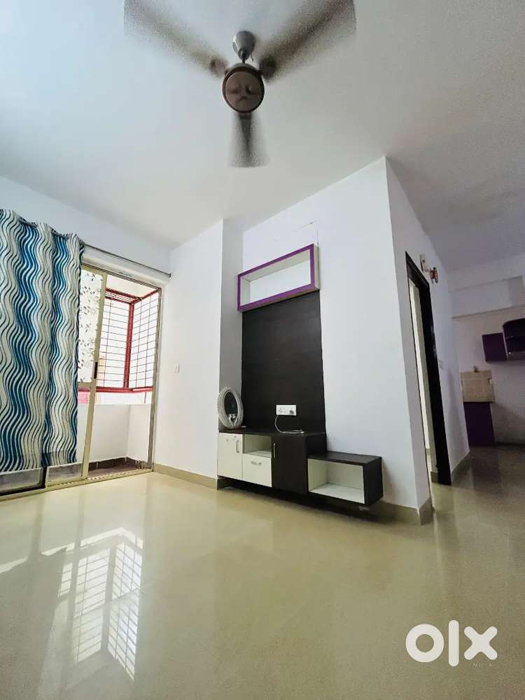 For Sale by Owner: 2 BHK West-Facing Flat with Car Parking