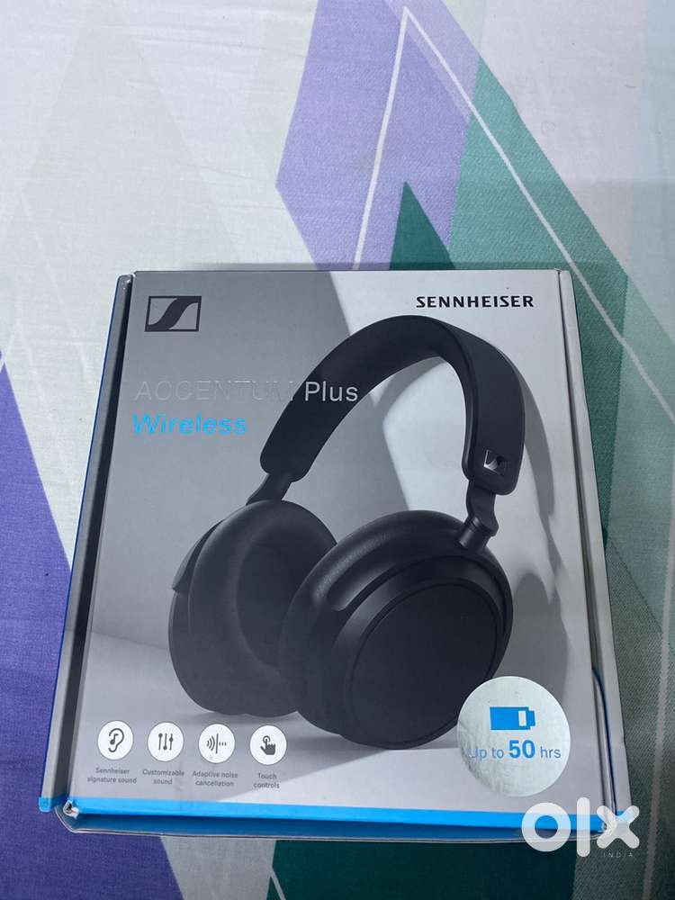 Sennheiser ACCENTUM Plus headphones