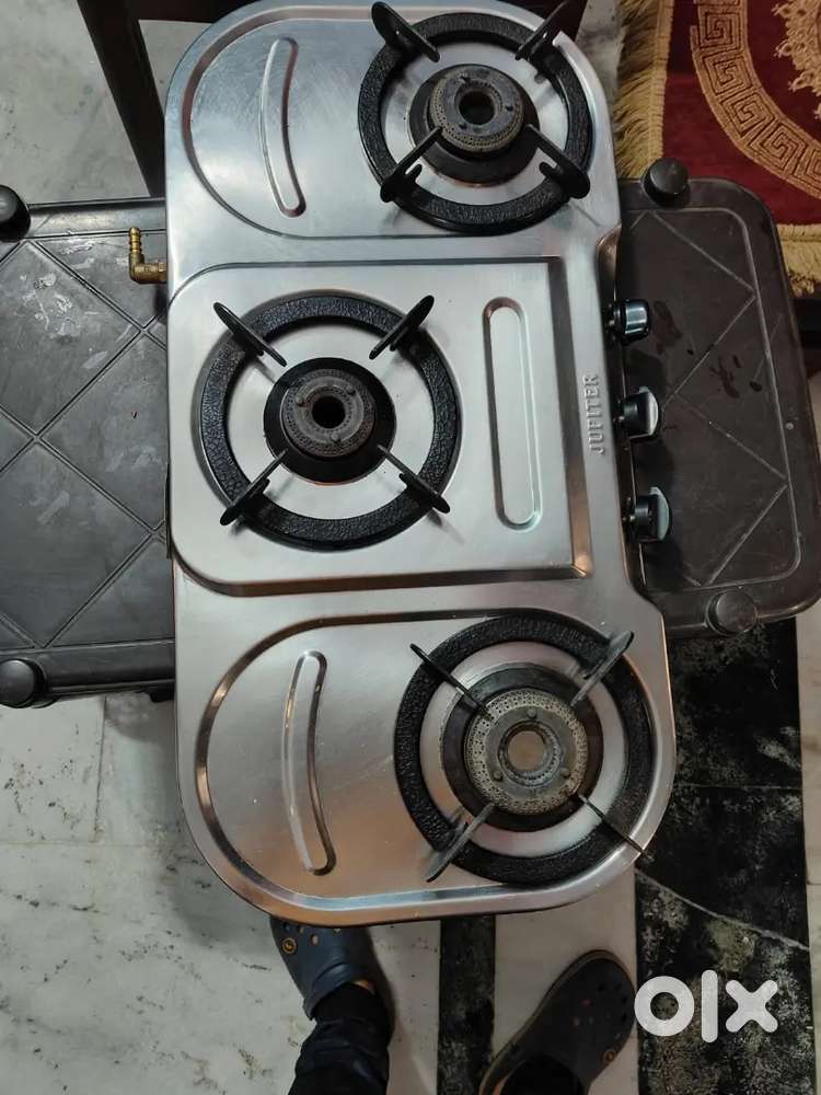 Three burner gas stove
