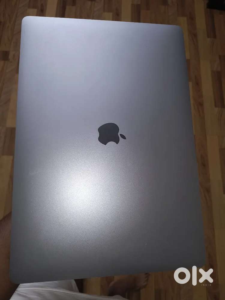 Apple macbook pro 12/512 4 gb graphics with touchbar