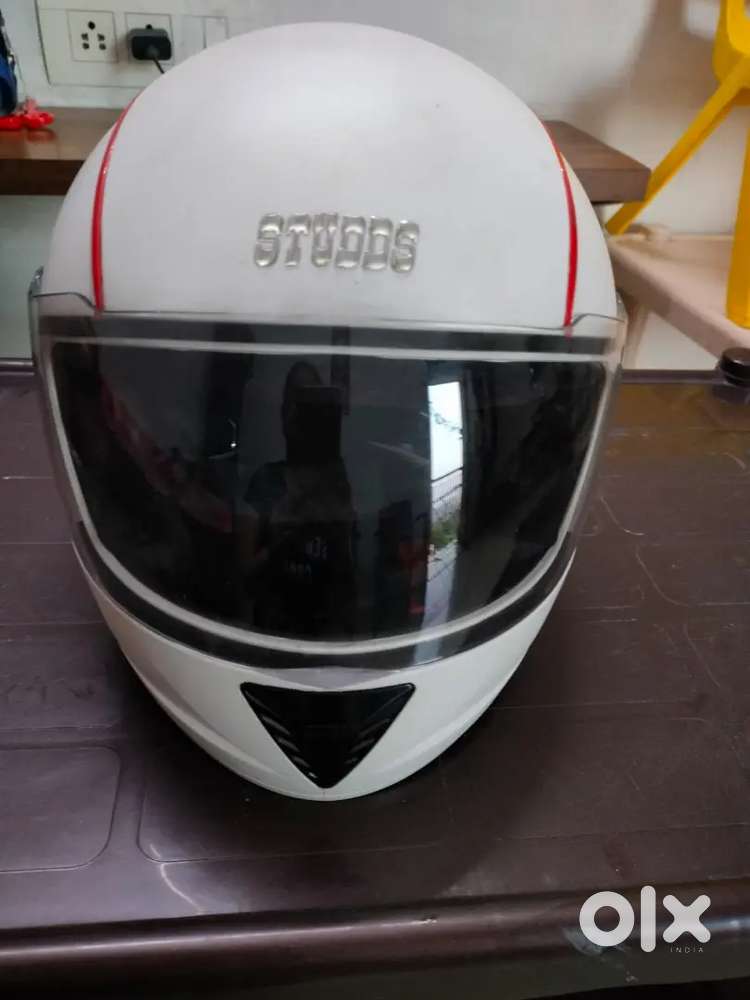 Studos white helmet