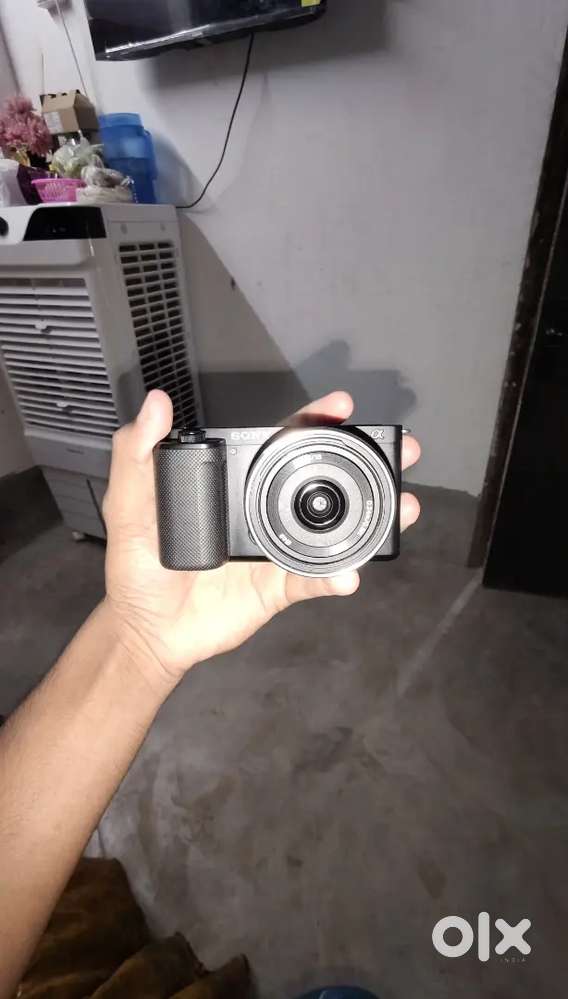 Sony zv e10 camera puls sigma 16 mm 1.4 warranty 1/1/2027