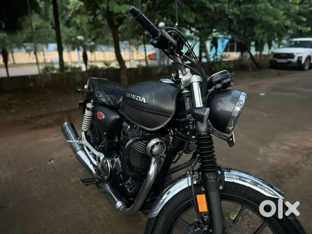 HONDA CB 350  Highness with complete showroom track