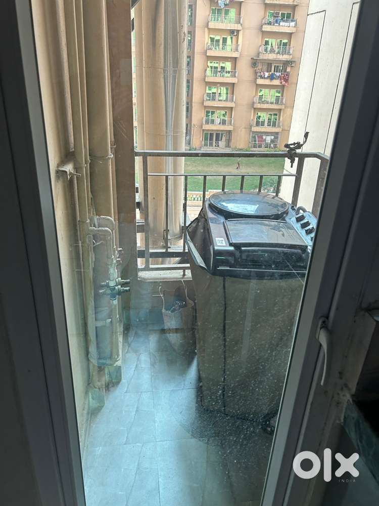 Semi furnish 2 bhk flat available for rent