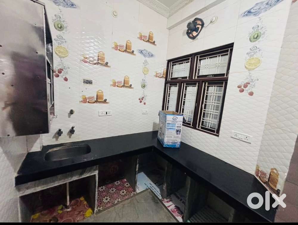 2 room with kitchen hall seprate  nahi hai kyoki 1 room me rehta