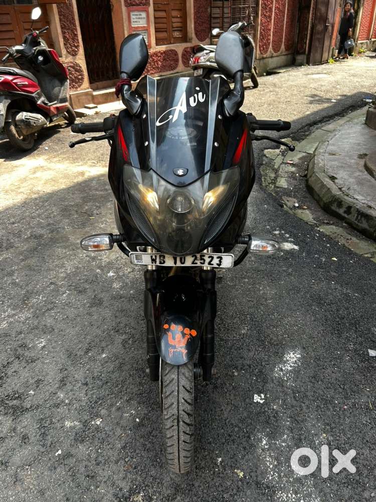 Bajaj Pulsar 220F.