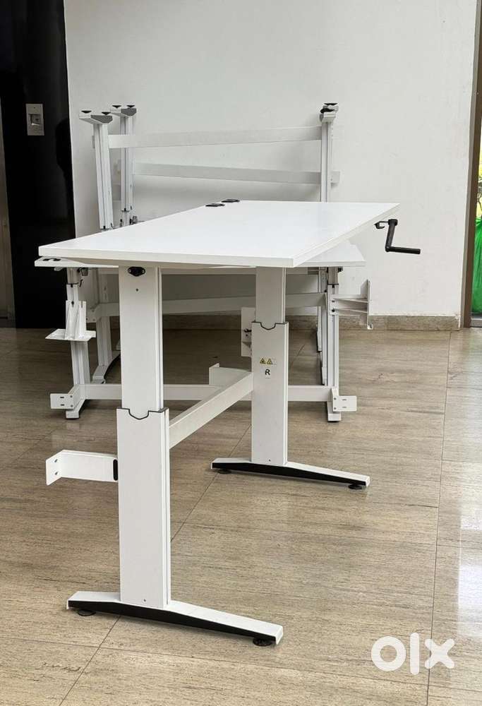 Steelcase Manual Height Adjustable Table