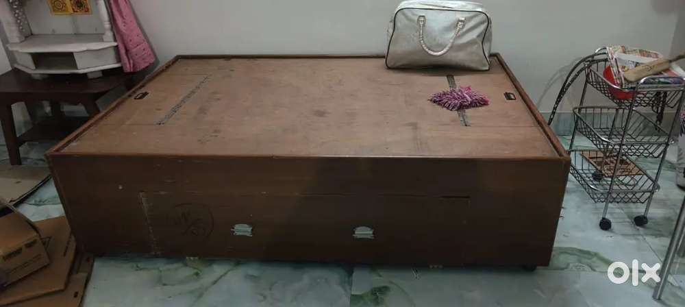 Wooden Bed cum diwan size 5X6 wooden