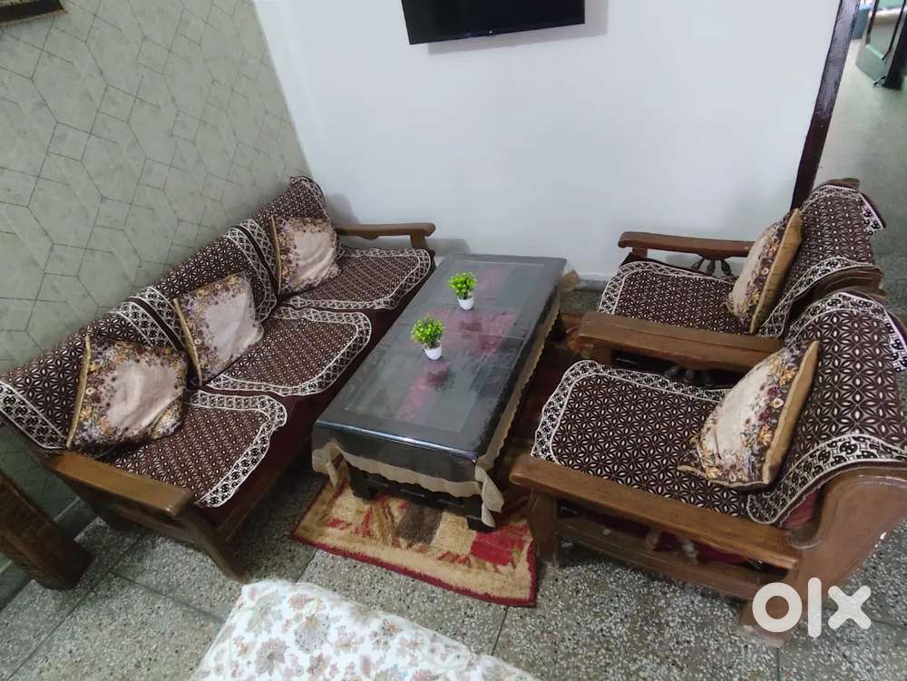 Sofa Set Best wood Quality (5 seater+ table)