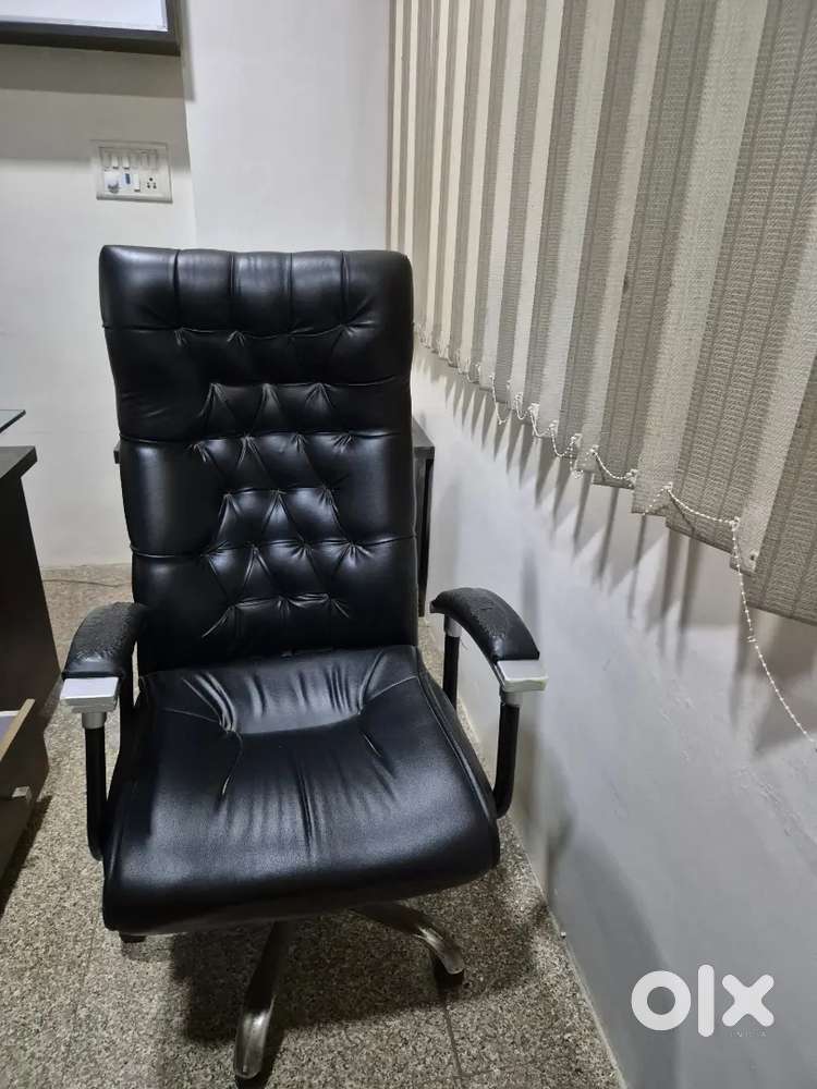 Revolving Chair and Boss Chair