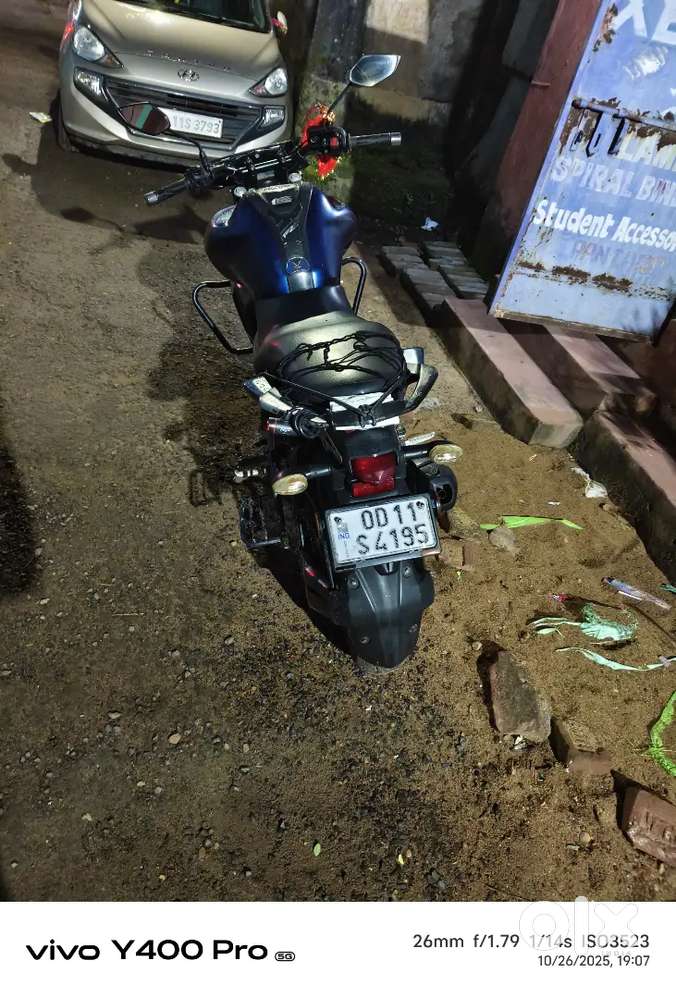 Yamaha fzs blue colour